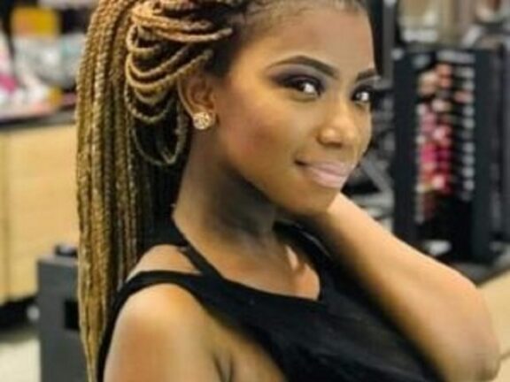 Accoltellata e appesa a un albero: era incinta di otto mesi