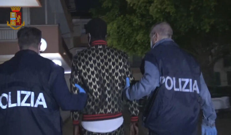Roma, arrestati per concussione due pubblici ufficiali e due funzionari