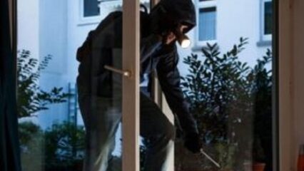 Ramacca: sorprende il ladro in casa e lo coltella. Ferito un 37enne, indaga la Procura di Caltagirone