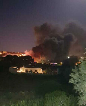 Domati incendi barconi Lampedusa