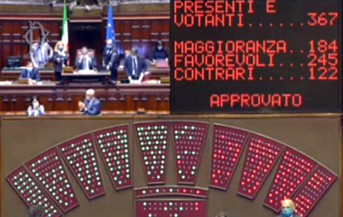 Decreto scuola, Azzolina: “Ora linee guida per settembre”