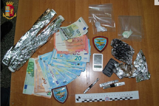 Spaccia eroina, cocaina in casa: arrestato a Matera
