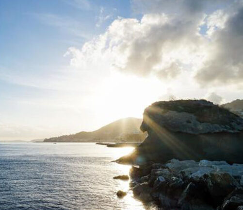 Maltempo: Ischia, frana costone sulla spiaggia di Cava a Forio