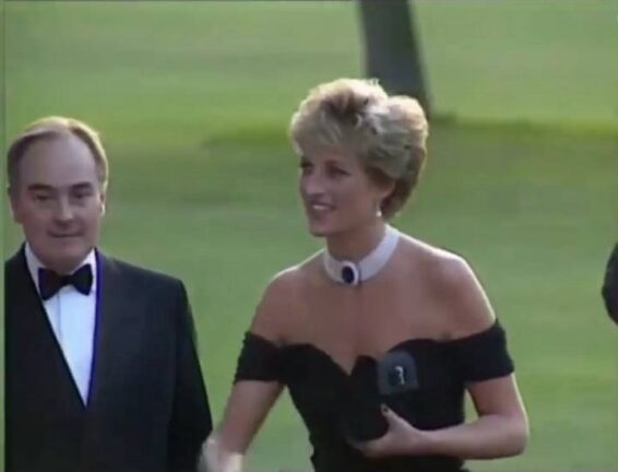 Il principe Carlo tradì Lady Diana. E lei lo fece vergognare