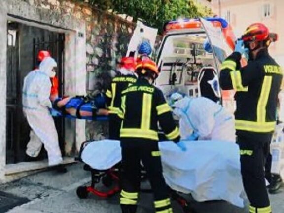 Trento, picchia la compagna e la cosparge di benzina: “Non volevo ucciderla”