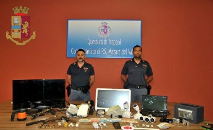 Mazara del Vallo, coppia in manette. Tenevano chili di droga e soldi nella cassaforte