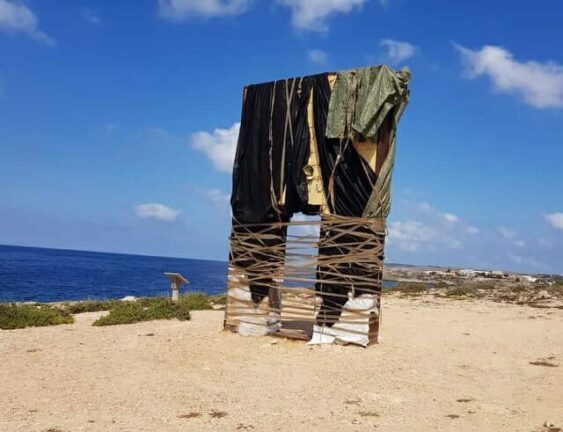 Lampedusa, vandalizzata la “Porta d’Europa”