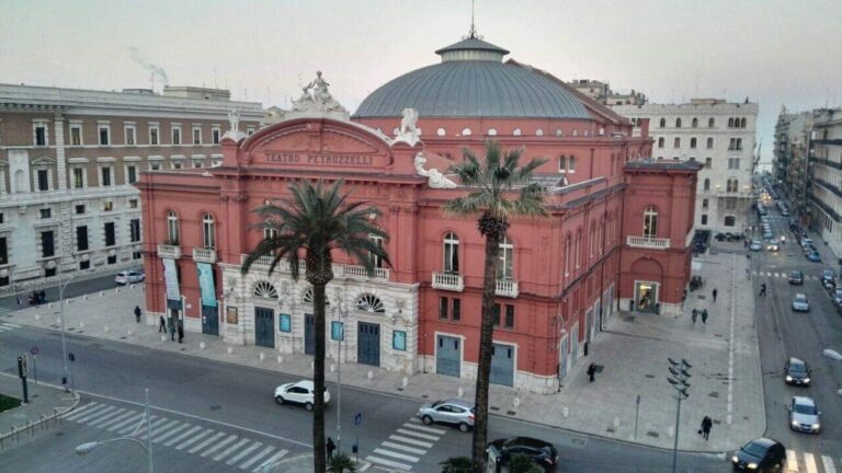 Bari. Riaprono le porte del Teatro Petruzzelli
