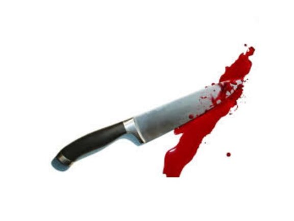 Accoltellamenti: tre morti, ferito un poliziotto. L’assalitore è stato ucciso