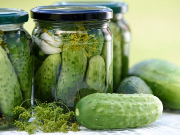 Dieta detox coi cetrioli: perdi peso velocemente. Le verdure più ricche d’acqua per combattere il caldo