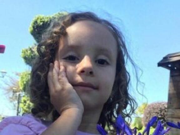 Stuprata e picchiata con violenza, muore a 4 anni: trovata semi-nuda in un bosco