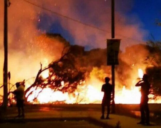 Gallipoli, paura in strada: divampa vasto incendio vicino allo stadio