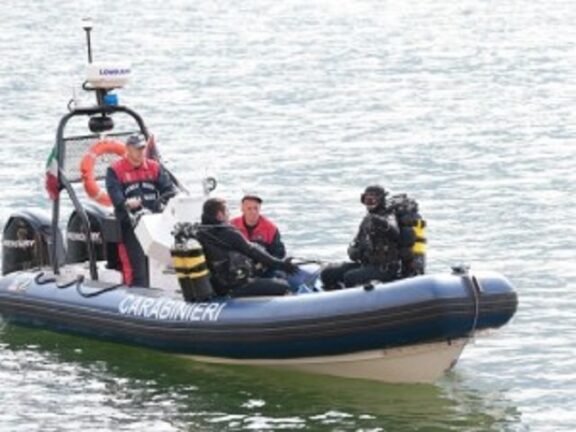 Donna rischia di annegare nel lago di Como: carabiniere la salva
