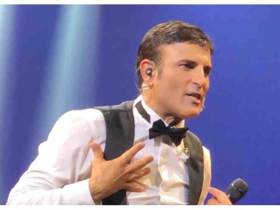 Sal da Vinci  «Sono uno scugnizzo che si è fatto da solo».