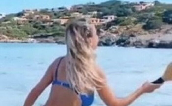 Diletta Leotta, sfida a racchettoni? Si piega in avanti il lato B è da urlo
