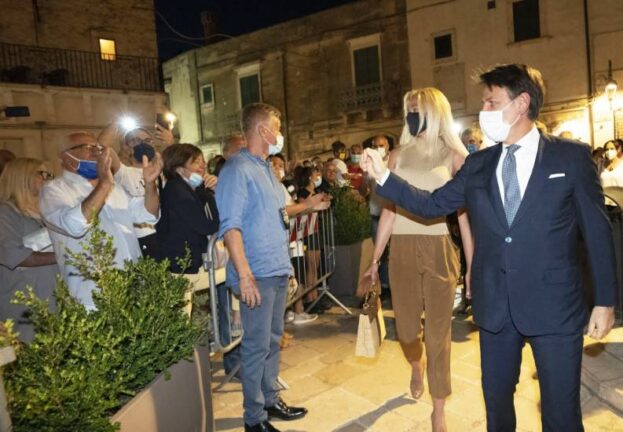 “Ha una borsa da 80mila euro”. I veleni sulla signora Conte