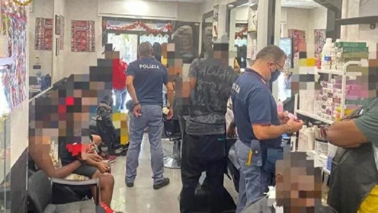Chiusa barberia: all’interno 15 persone ammassate e senza mascherina