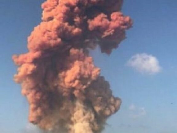 Beirut, due esplosioni nel porto, cittadini scesi in strada: ci sono feriti