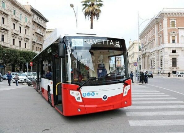 Bari: autista preso a bottigliate al volto sul bus