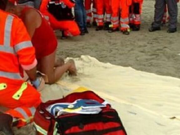 Macabra scoperta in spiaggia. Ritrovato un corpo senza vita