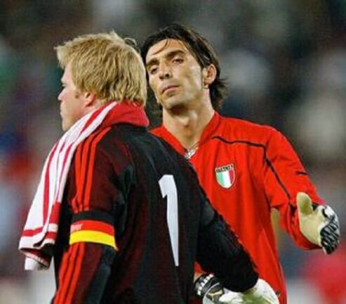 Kahn sfotte Buffon: “Quanti anni ha, 50? Neuer può giocare ancora a lungo”