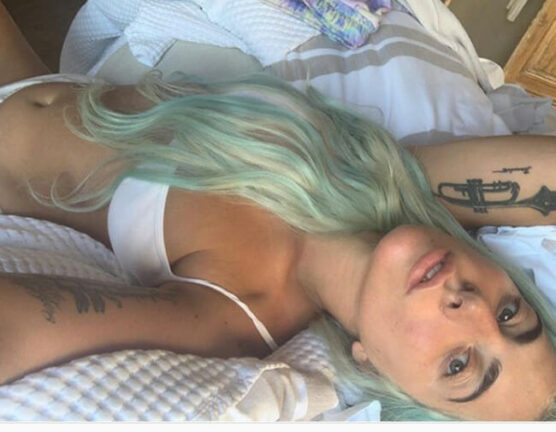 Lady Gaga, capelli verde acqua: nuovo look estivo ispirato alle sirene