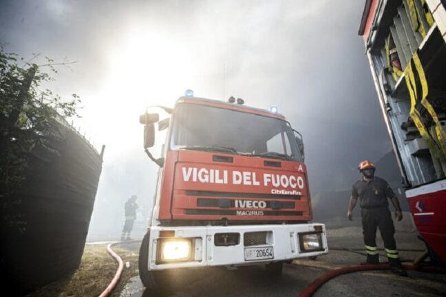Livorno: esplosione in negozio, timore atto doloso