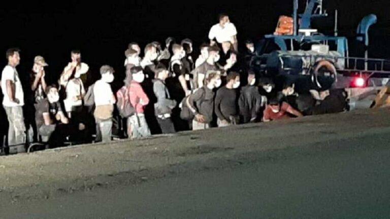 Migranti: nuovo sbarco a Crotone, sono arrivati in 115