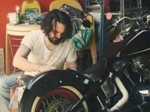 Si schianta con la moto Harley contro auto: morto 36enne Marco Zapponi