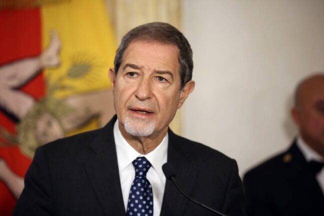 Migranti, Musumeci tira dritto: “Usano magistrati compiacenti”