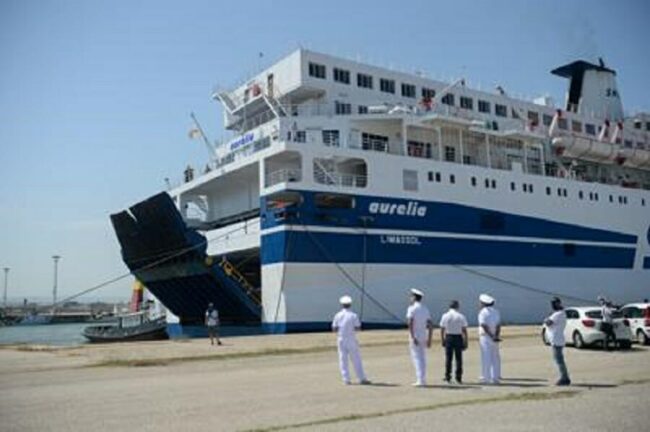 Migranti, sindaco Trapani: “Divieto sbarco per nave quarantena”