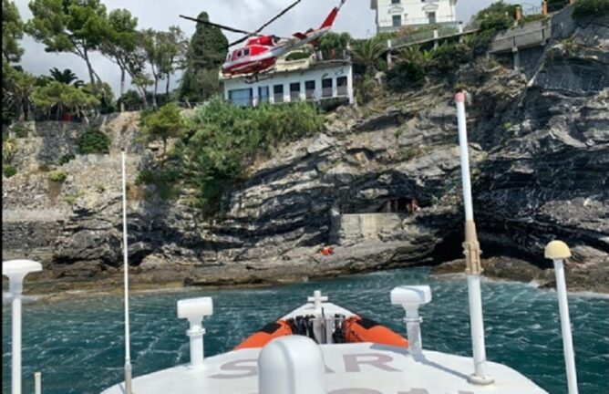 Cade dagli scogli a Pontetto di Bogliasco, muore 60enne