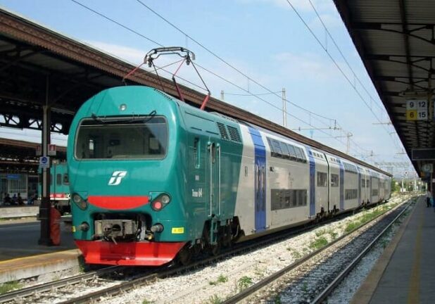 Muore sul treno mentre va in vacanza in Cilento: tragedia nel Salernitano
