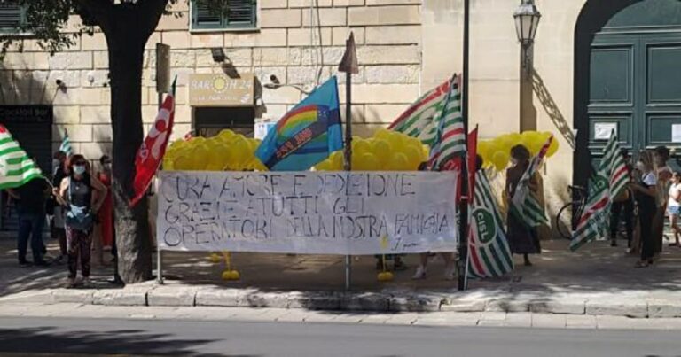 Lecce, sit-in davanti Prefettura di operatori sanitari senza contratto da 14 anni