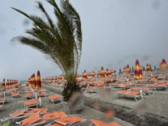 Meteo 31 agosto, i temporali si spostano verso Sud: raffiche di vento e temperature in calo