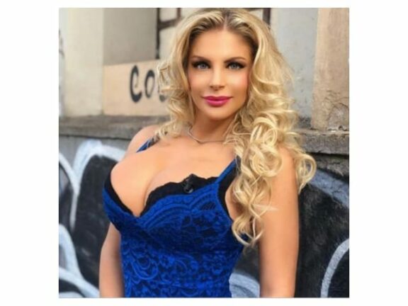 Francesca Cipriani: décolleté è esplosivo. Foto