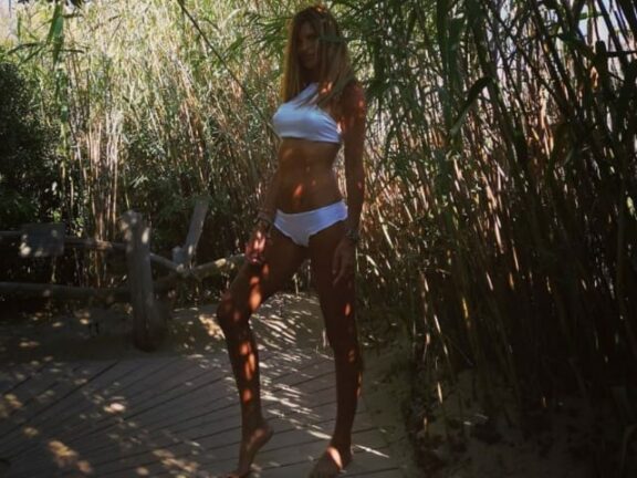Laura Ravetto, sexy foto in bikini come la Boschi