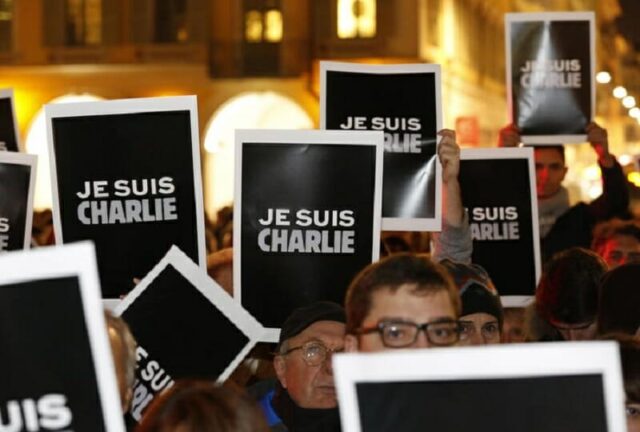 Charlie Hebdo ripubblica le caricature di Maometto