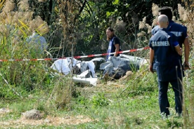 Tragedia a Cremona, paracadutista urta un ultraleggero che precipita: due morti