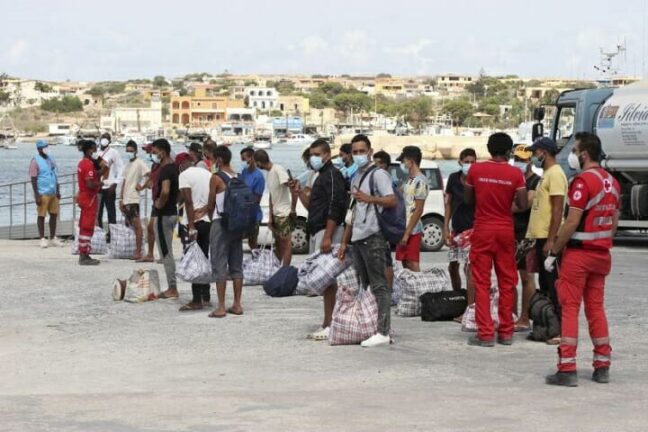 Lampedusa di nuovo nel caos. Il governo fa orecchie da mercante