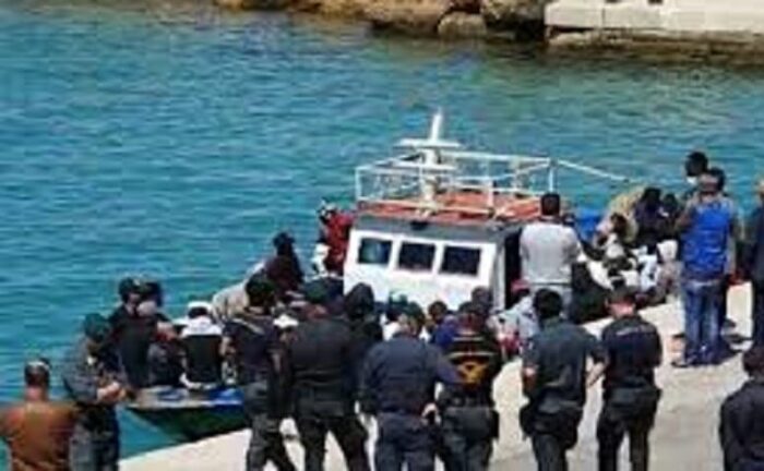 Lampedusa: completato il trasferimento dei migranti dall’isola