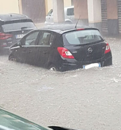 Ciclone tropicale in Calabria: onde di tre metri, barche affondate e strade allagate