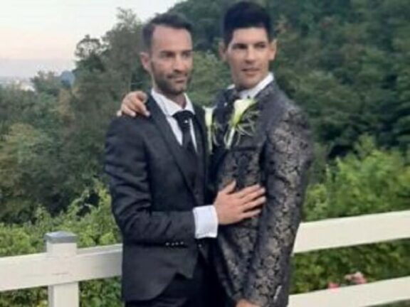 Marco e Denis in viaggio di nozze: “Lo chef ci ha disegnato un pene sul piatto”