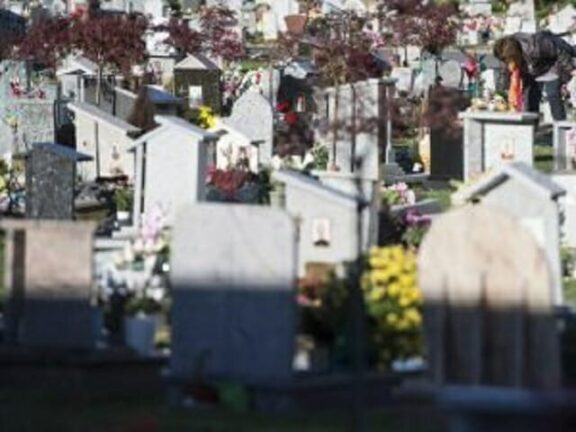 Monreale: orrore al cimitero, tombe svuotate e rivendute
