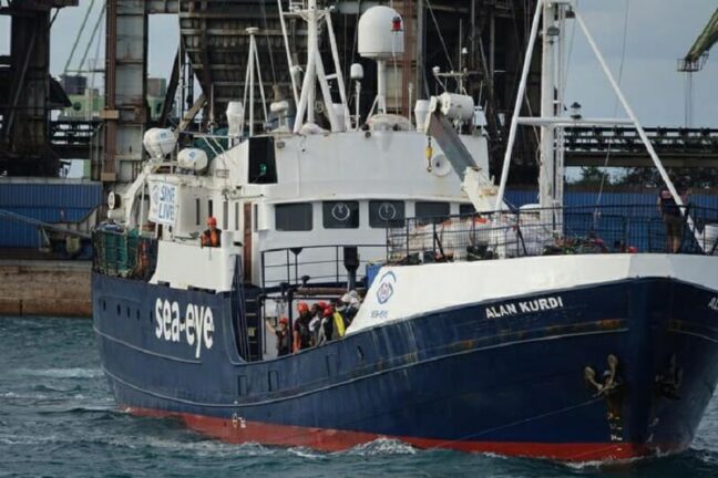 No allo sbarco dei migranti, nave Alan Kurdi lascia Lampedusa