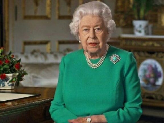 La Regina Elisabetta furiosa con il principe Harry lo richiama a Londra