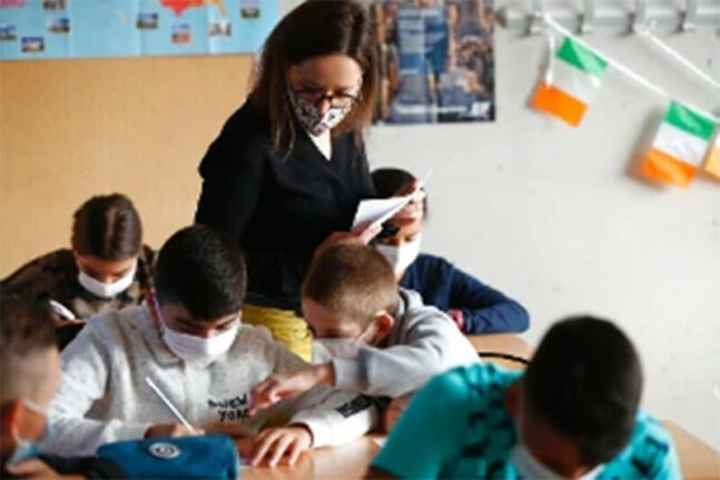 Scuola: mascherine obbligatorie per gli studenti anche al banco