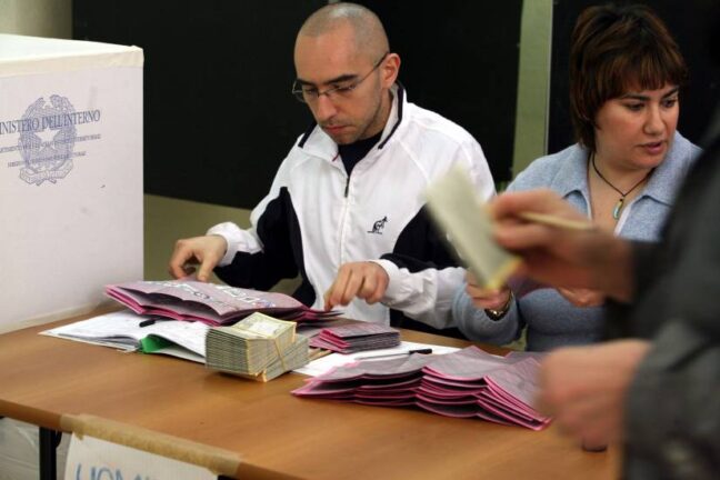 Il Covid contagia il voto. Forfait di scrutatori e incognita astensione