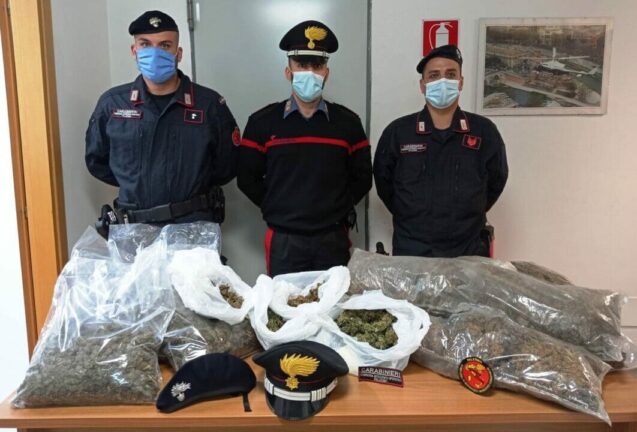Palermo, 10 kg di marijuana in casa. 45enne in manette