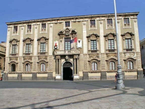 Catania, dipendenti del Comune e vigili urbani positivi al Covid: uffici chiusi